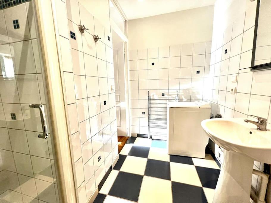Joli Appartement En Centre Ville Баньер-де-Бигор Экстерьер фото